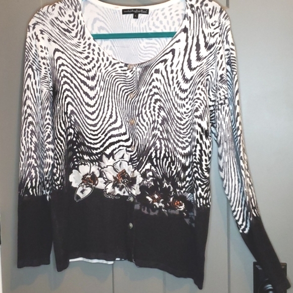 ๐ 2 for $30 ๐ PIERRI NEW YORK - Beautiful ladies Cardigan sweater - Picture 1 of 10